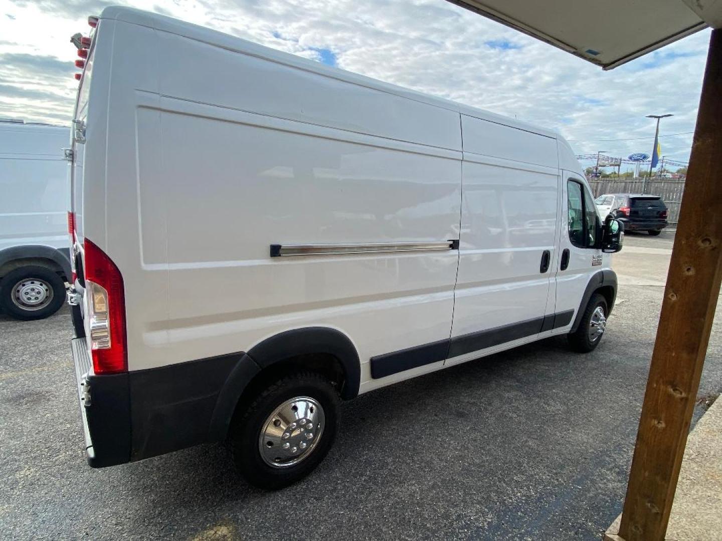 2017 White /Gray RAM Promaster (3C6TRVDG1HE) , located at 1687 Business 35 S, New Braunfels, TX, 78130, (830) 625-7159, 29.655487, -98.051491 - Photo#4